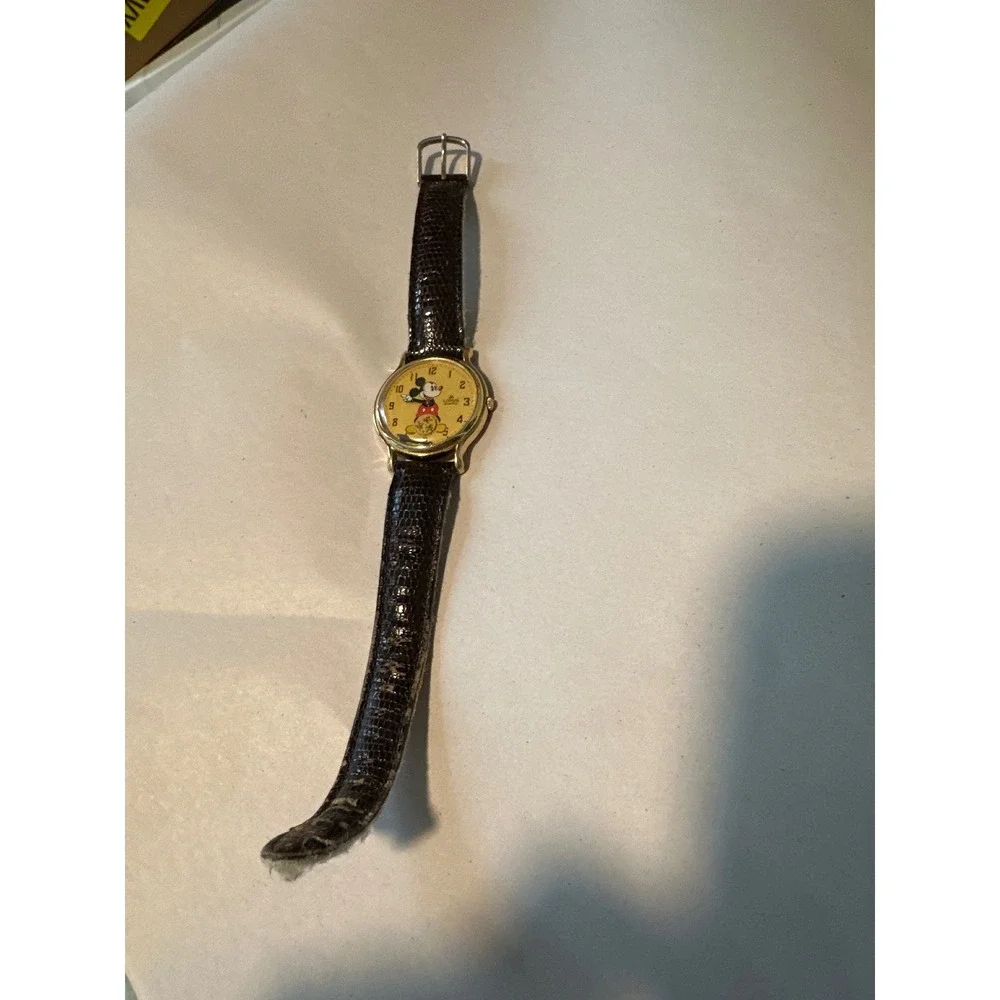 Vintage Lorus Mickey Mouse Quartz Watch Gold Tone Yellow V506-0010 FOR PARTS